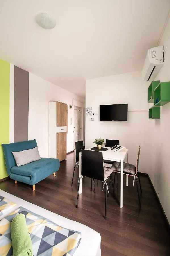 Ease Lux Apartments ハイデゥソボスロー