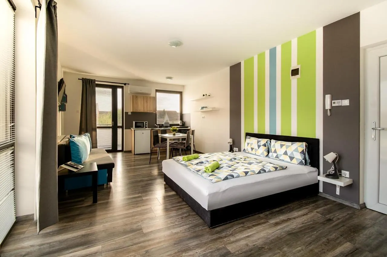 Ease Lux Apartments ハイデゥソボスロー